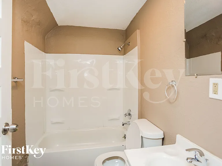 2418 Norton Ave — Photo 11