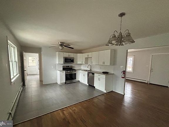 3rd image of 240 Redwood Ave