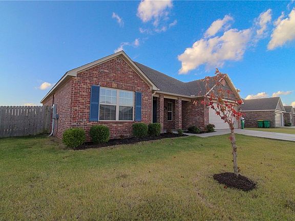 2nd image of 601 Saddlehorn Dr