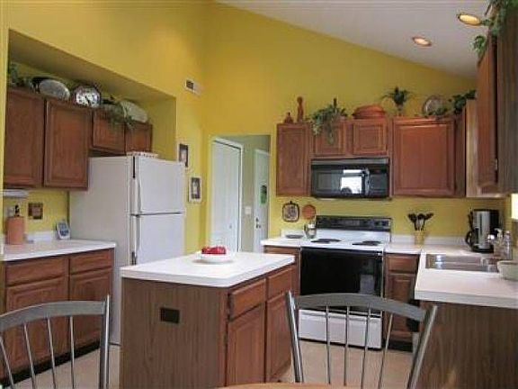 Stunning Eat in Kitchen