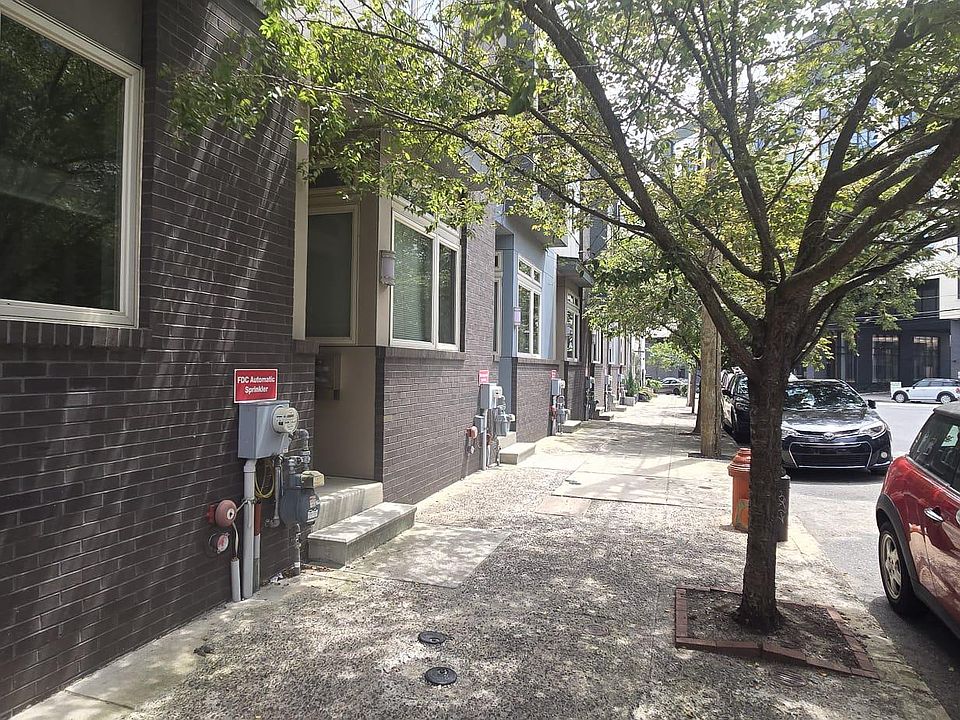 2nd image of 1117 N Howard St