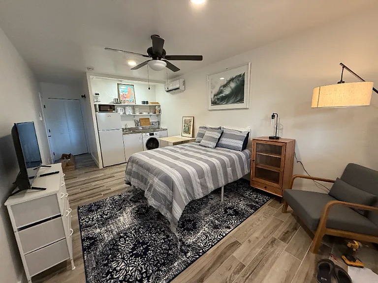 920 E Colter St — Photo 2