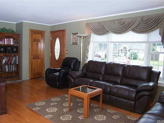 3rd image of 7 Willow Dr
