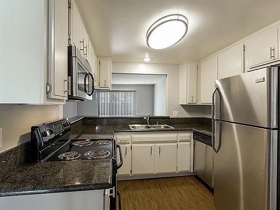 4th image of 415 Plymouth Dr