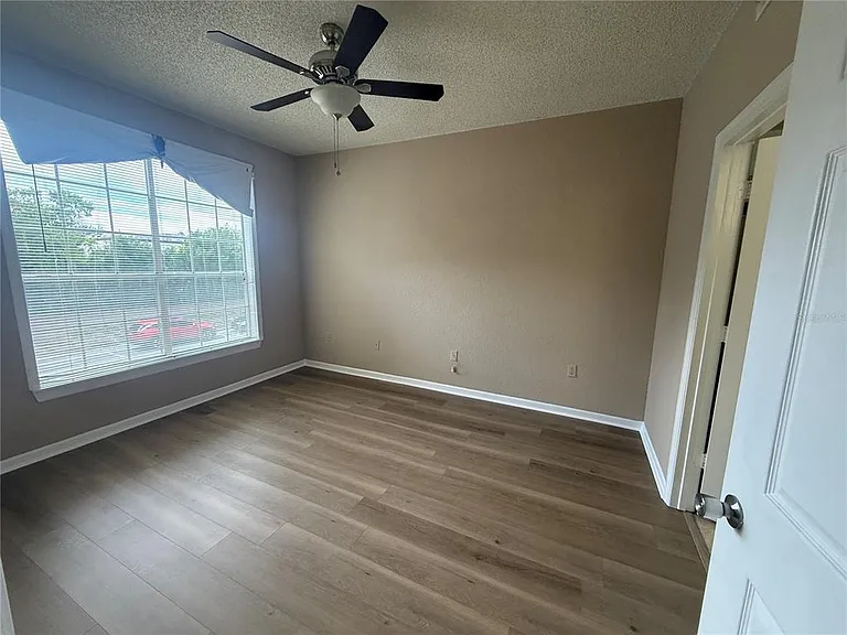 Plantation Park Cir — Photo 17
