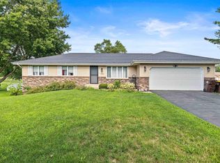10121 Debbie Ln, Machesney Park, IL 61115
