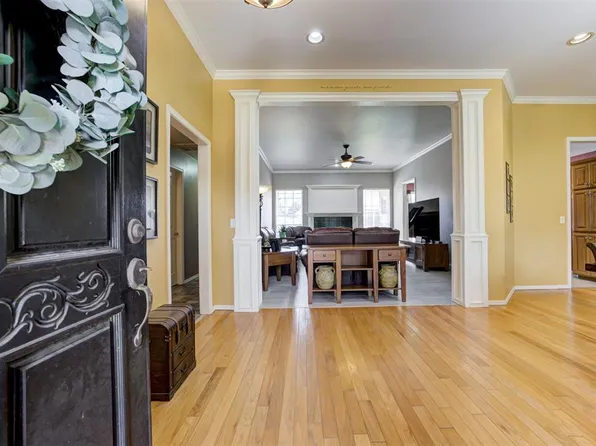 1112 Copperfield Dr, Edmond, OK 73003