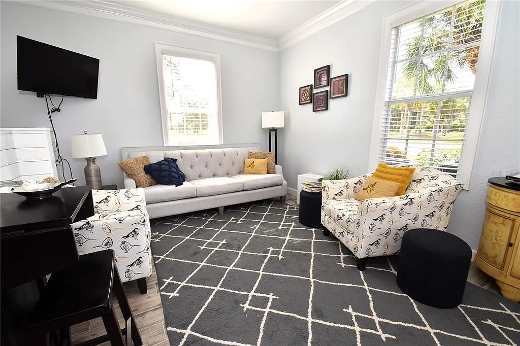 1 bed, 1.0 bath, 623 sqft, $2,500 — Photo 2