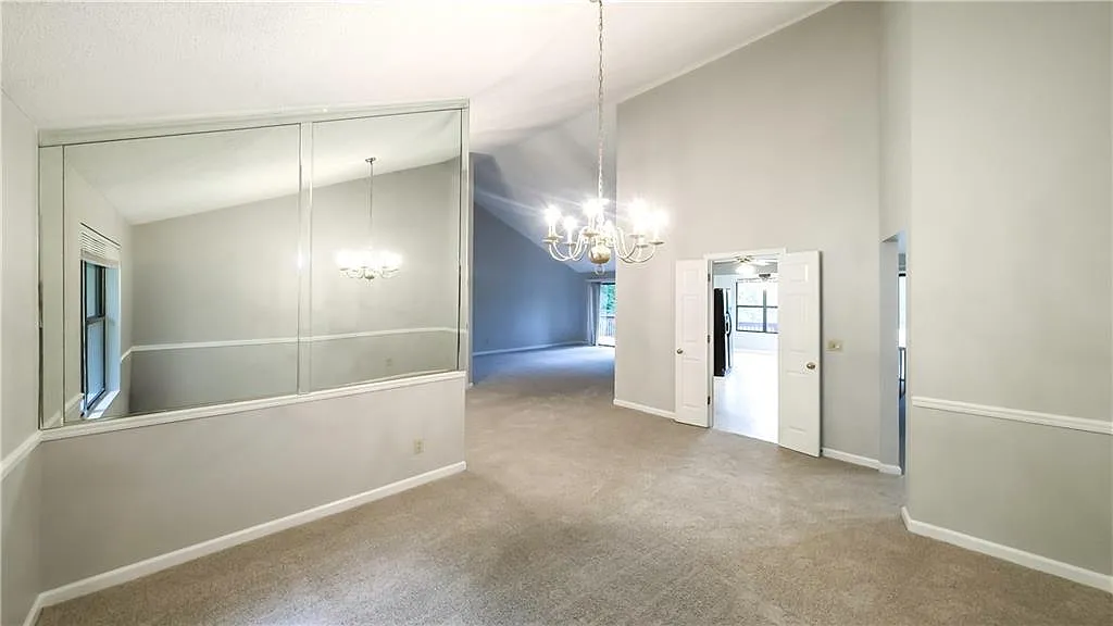 4 bed, 3.0 bath, 2860 sqft, $2,600 — Photo 2