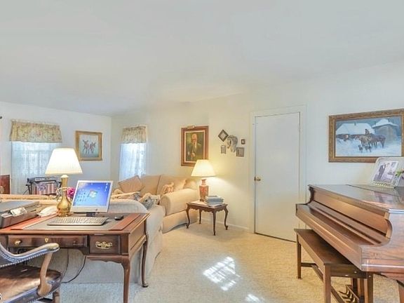 4th image of 899 Green Pond Rd
