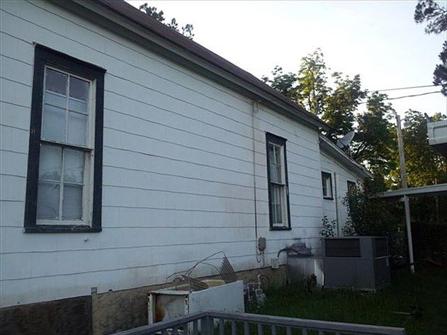 2nd image of 307 E Kelly St