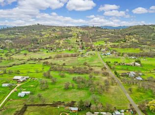 195 W Rolling Hills Dr, Eagle Pt, OR 97524