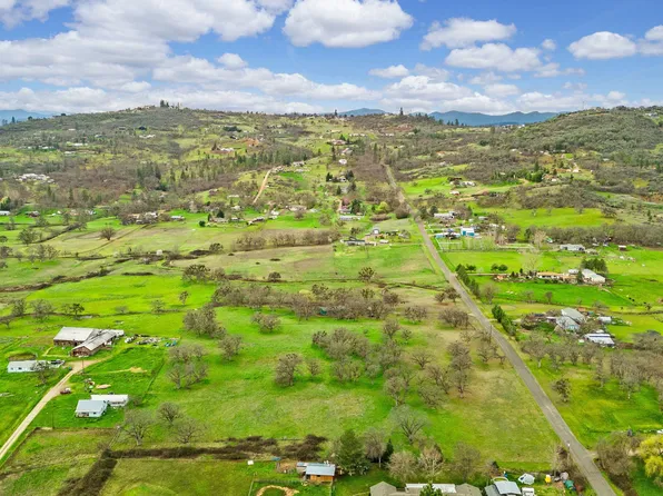 195 W Rolling Hills Dr, Eagle Pt, OR 97524