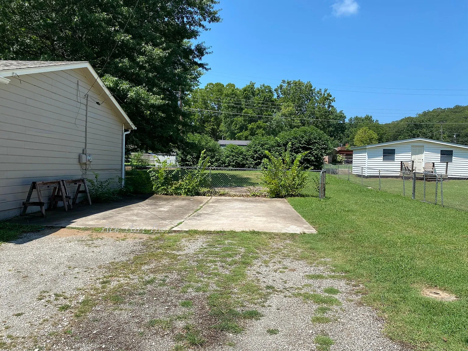 3 bed, 884 sqft, $1,100 — Photo 2