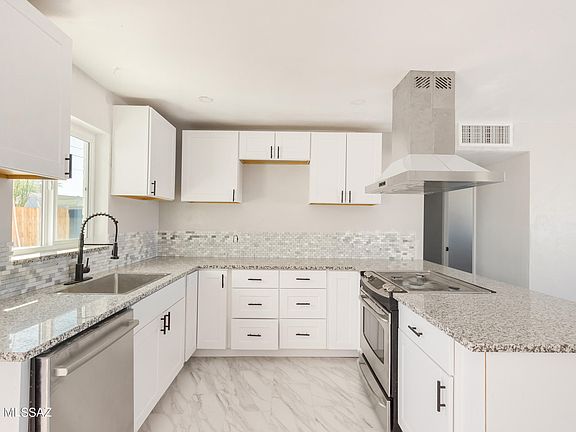 3rd image of 2549 N Jordan Dr