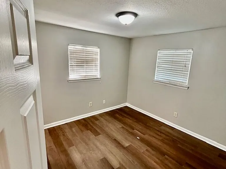 4507 Robinhood Dr — Photo 7
