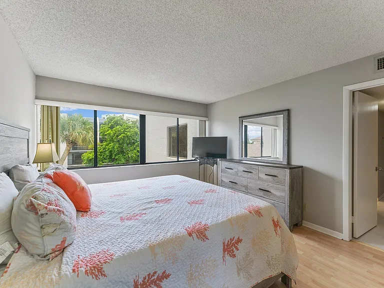 1605 S US Highway 1 #D301 — Photo 26