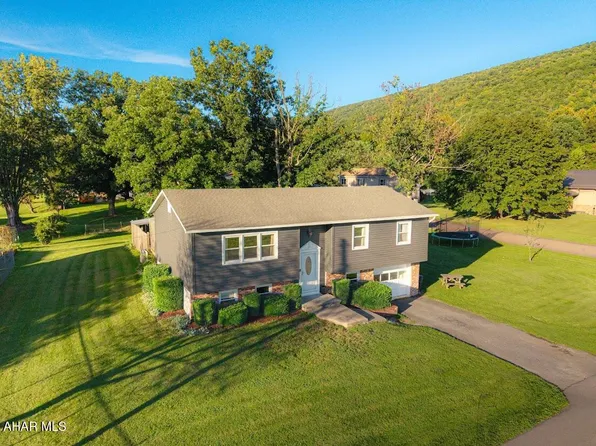 275 Market St, Hyndman, PA 15545