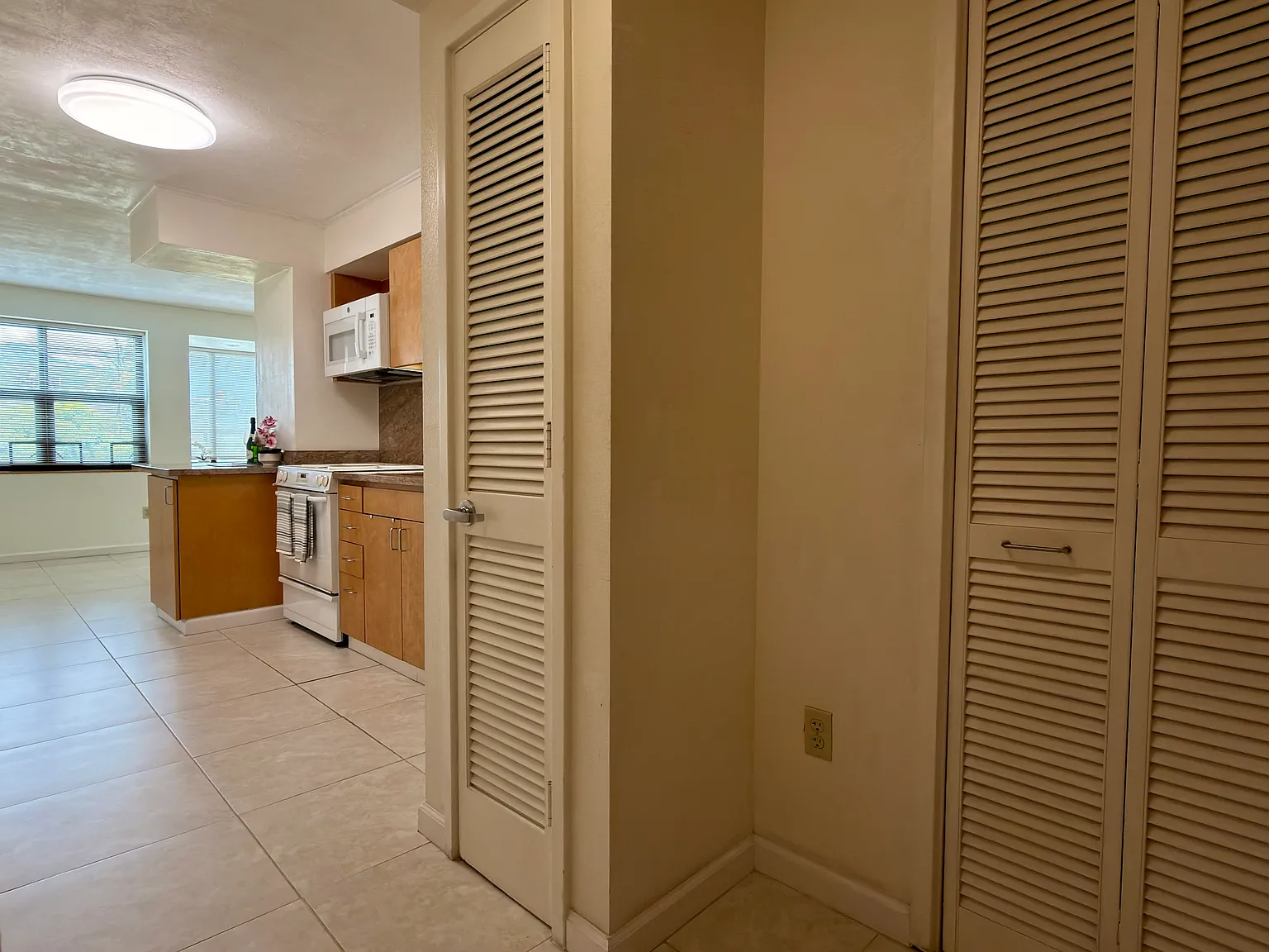 Studio, 510 sqft, $1,900 — Photo 2