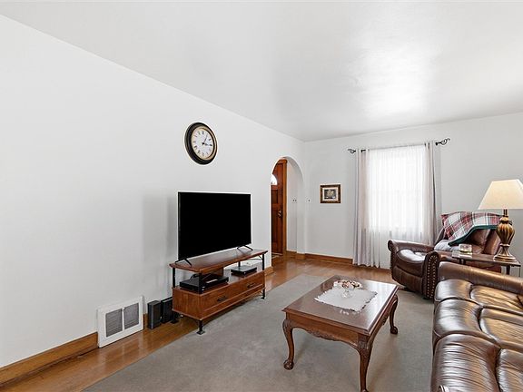 4th image of 25 Capitol Ct