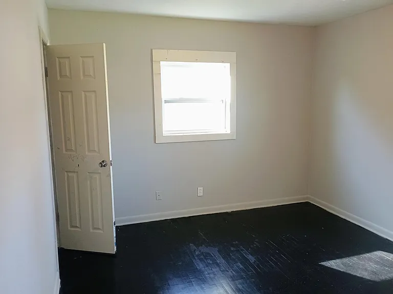 1219 E Cherry St — Photo 8