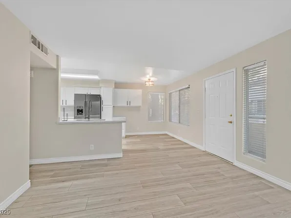 3061 Key Largo Dr Unit 201, Paradise Town, NV 89120