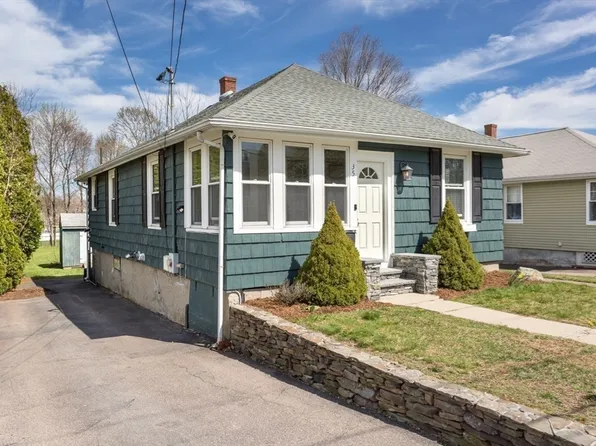 35 N Park St, Franklin, MA 02038