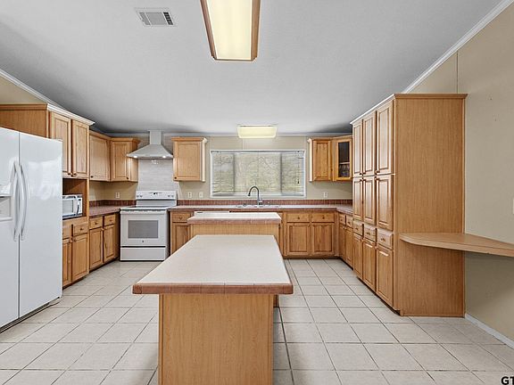 2nd image of 9554 County Road 4111 W