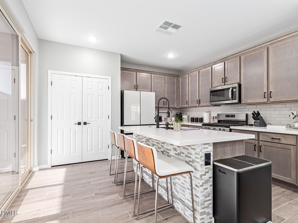 1st image of 20817 W HOLLY Street