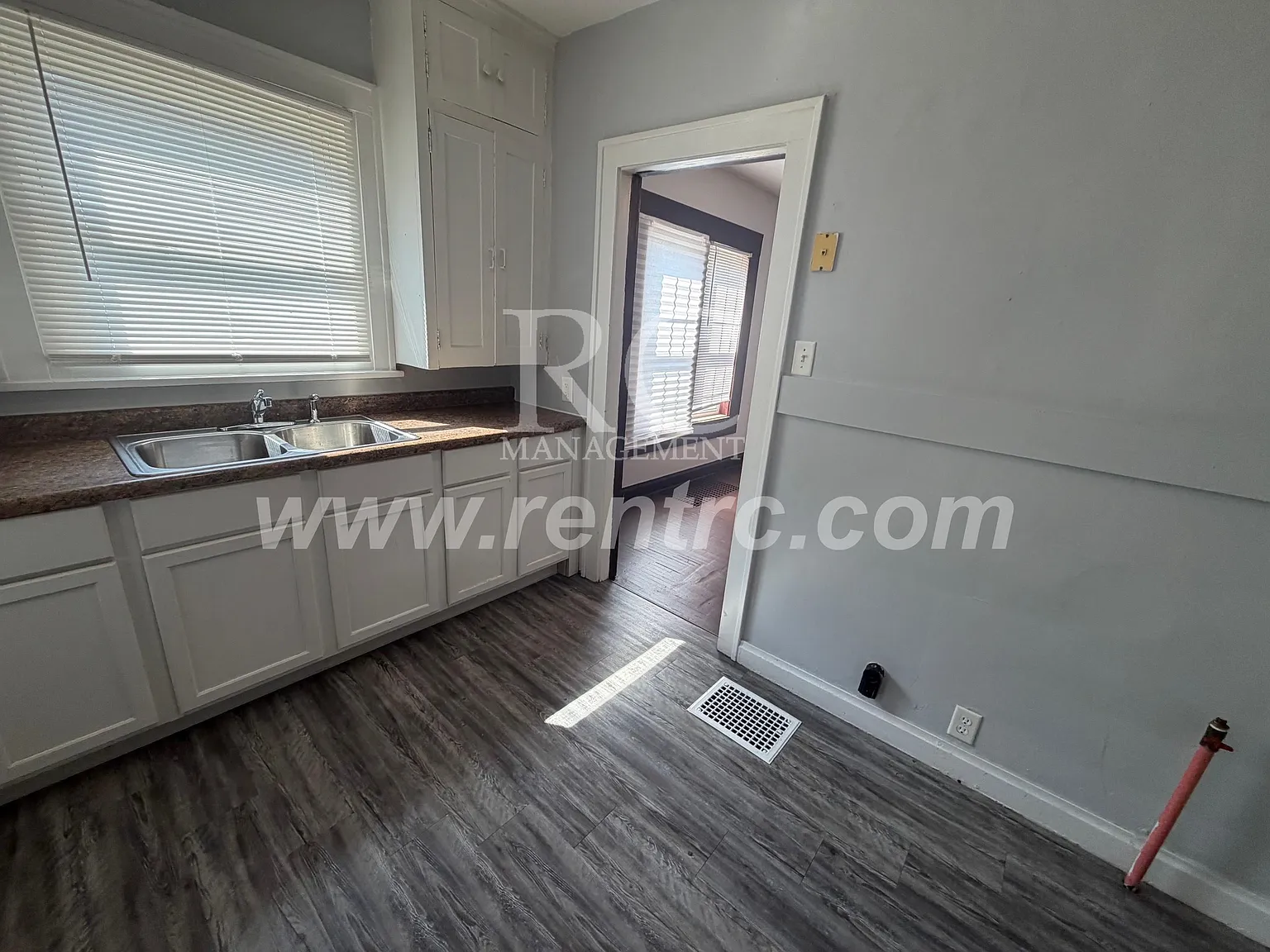 2 bed, 1050 sqft, $925 — Photo 3