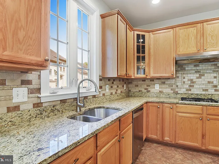 8416 Churchside Dr — Photo 49