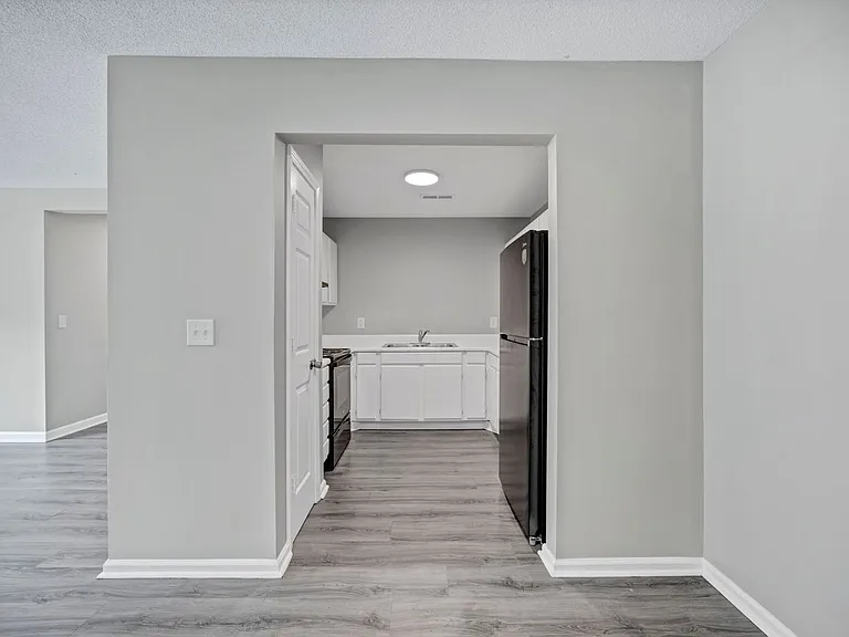Rose Hill Garden Apartments — Photo 25