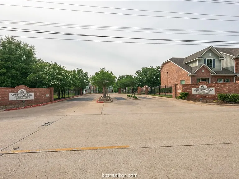 1001 Krenek Tap Rd #1201 — Photo 2