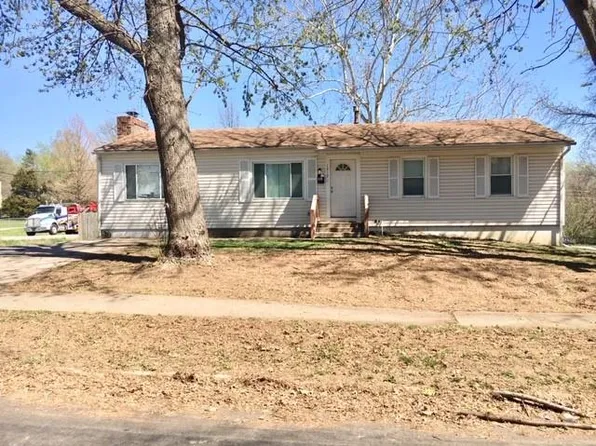 1319 N Viking Dr, Independence, MO 64056