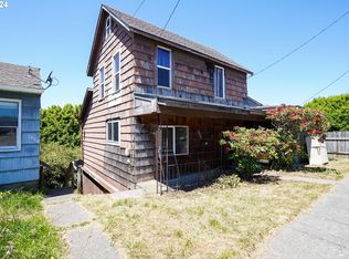 1848 Meade St, North Bend, OR 97459