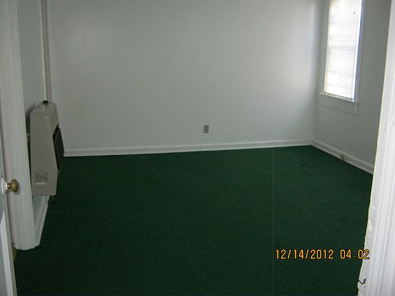 Hillhouse St 706Living_12202012