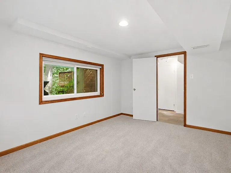 110 Devon Ct — Photo 19