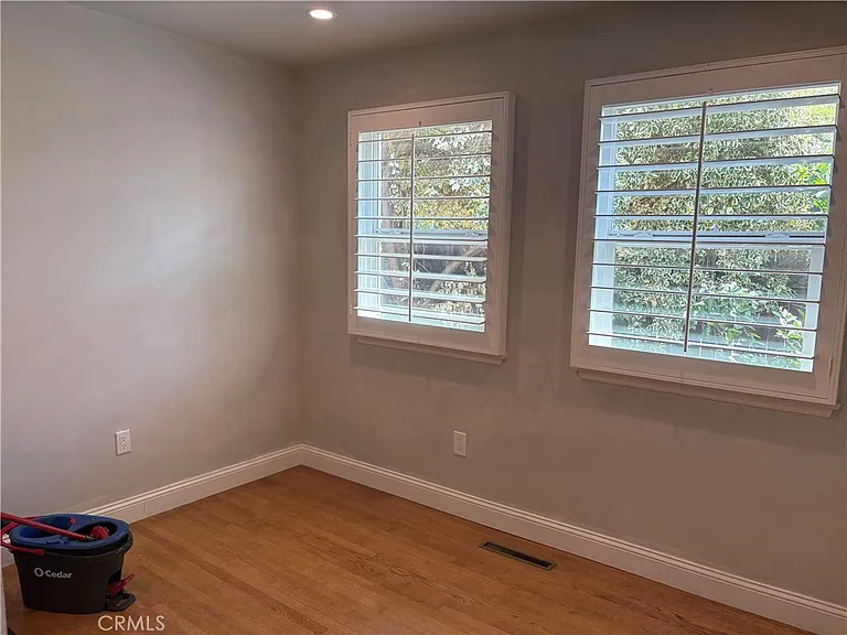 12917 Gladstone Ave — Photo 10