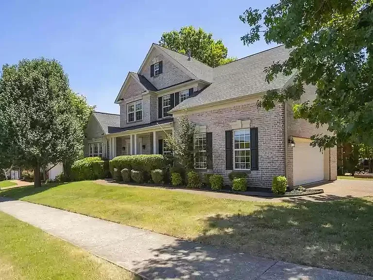 416 William Wallace Dr — Photo 2