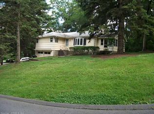 150 Suzanne Cir, Trumbull, CT 06611