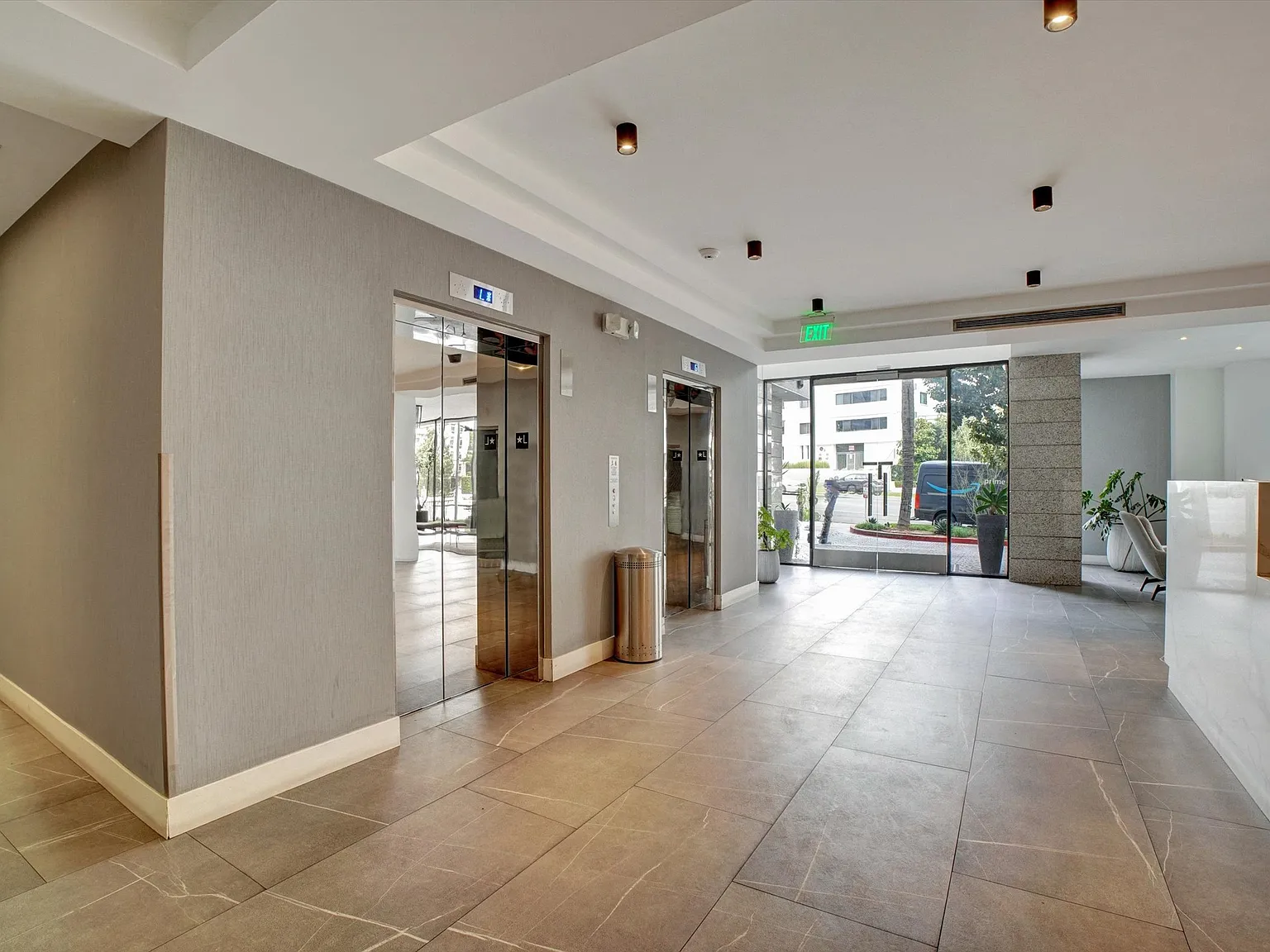 2 bed, 1160 sqft, $3,500 — Photo 2