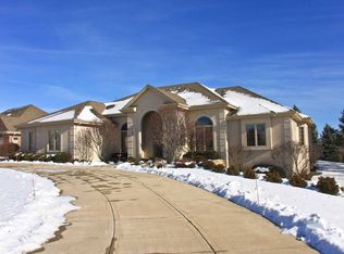 1060 Auburn Dr, Brookfield, WI 53045