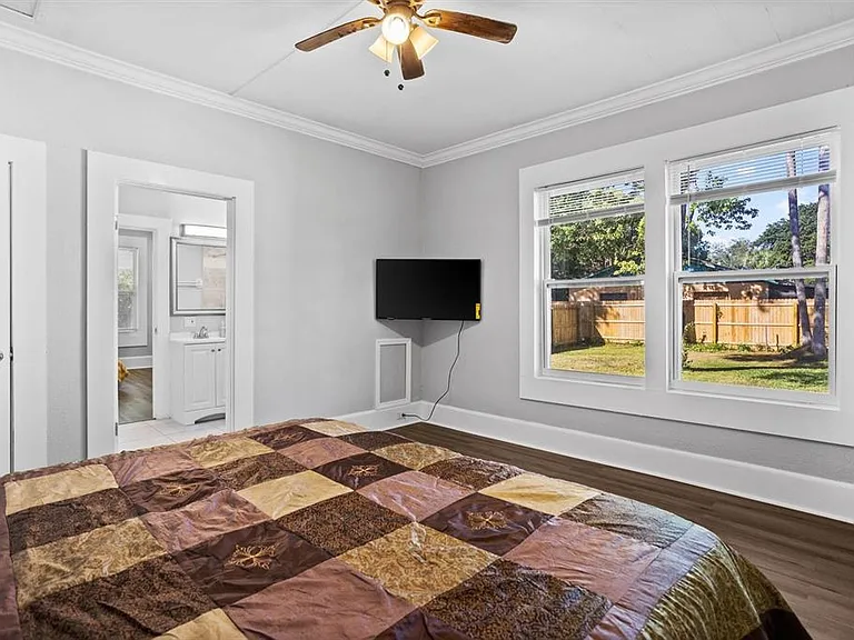 1571 S Myrtle Ave — Photo 14