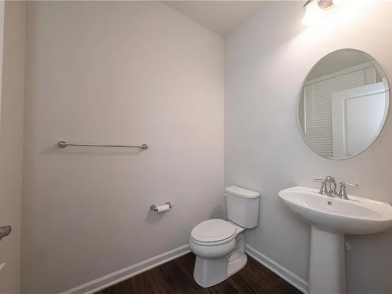 504 Florida Blvd — Photo 30