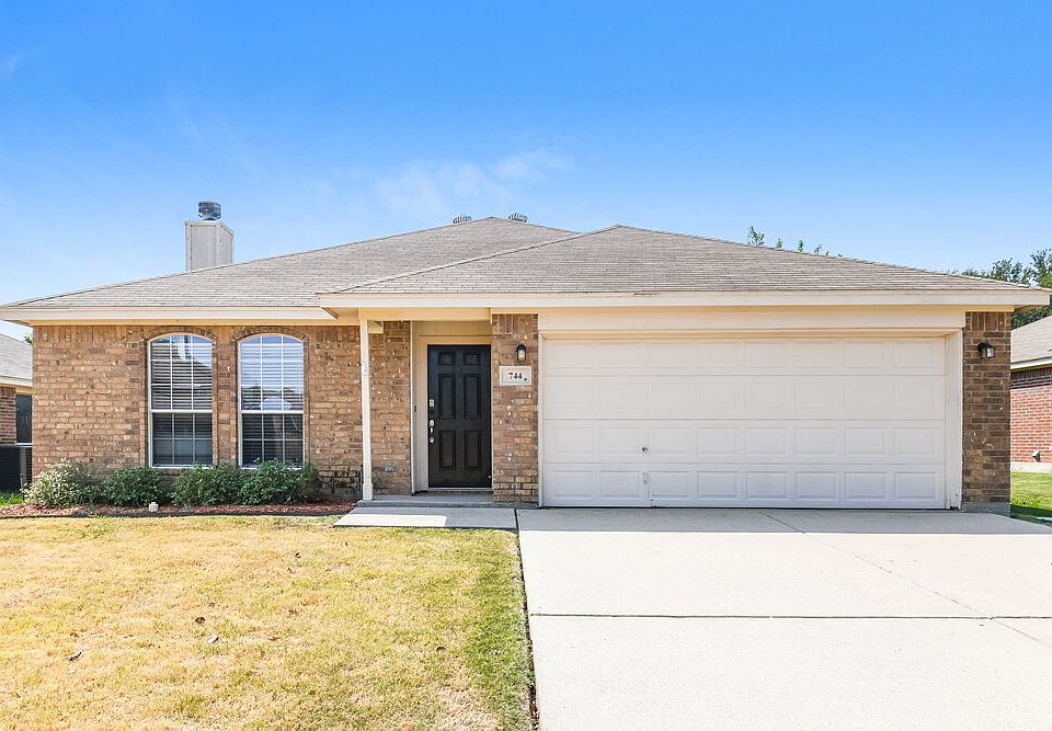 1st image of 744 Bur Oak Dr