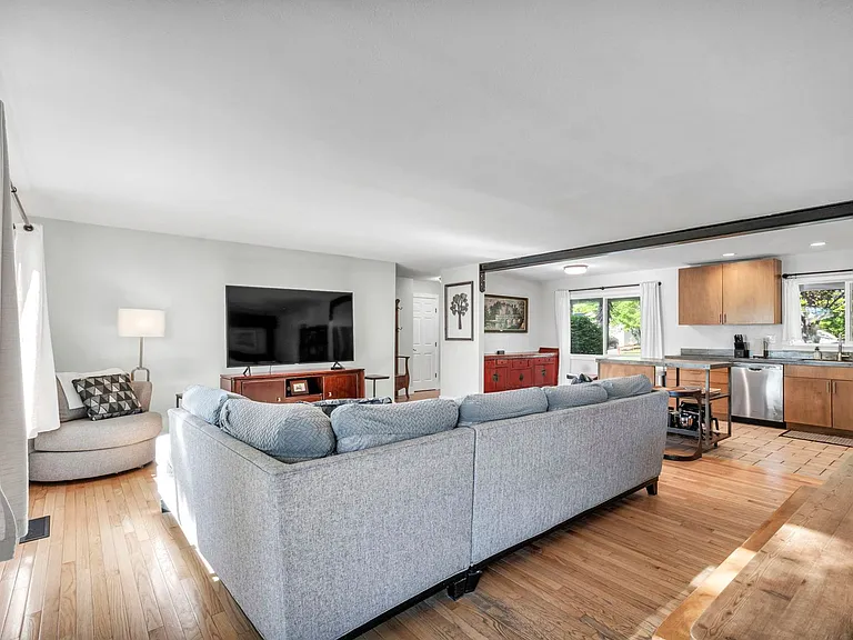 2655 Parkway Dr — Photo 13