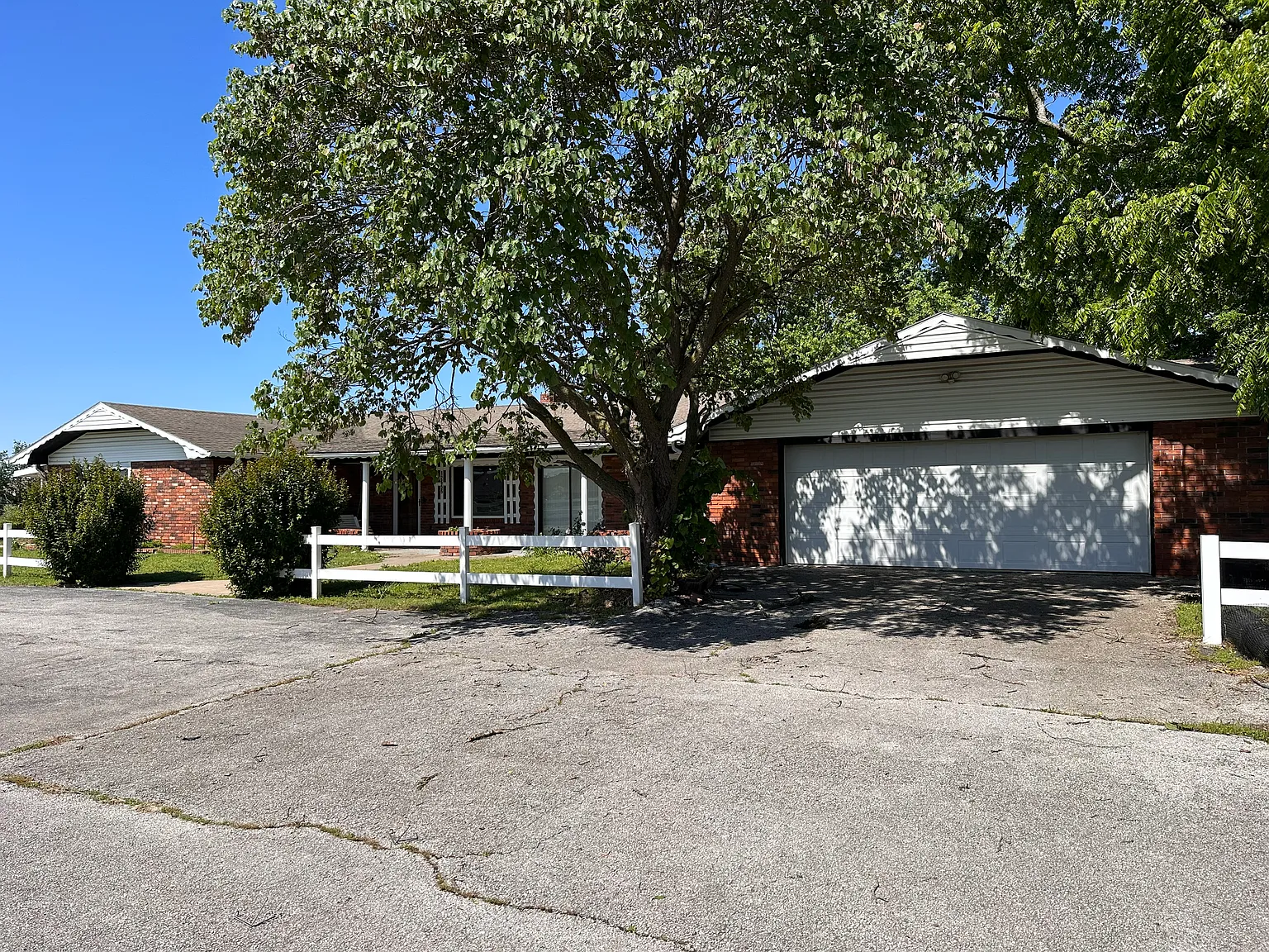 4 bed, 2.5 bath, 3229 sqft, $1,900 — Photo 3