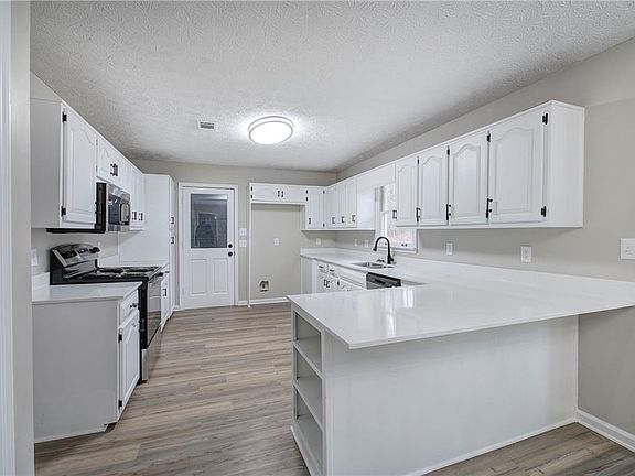 4th image of 1722 Luther Bailey Rd