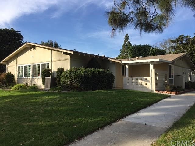 Front View of Valencia Model - Single Level - Corner Unit