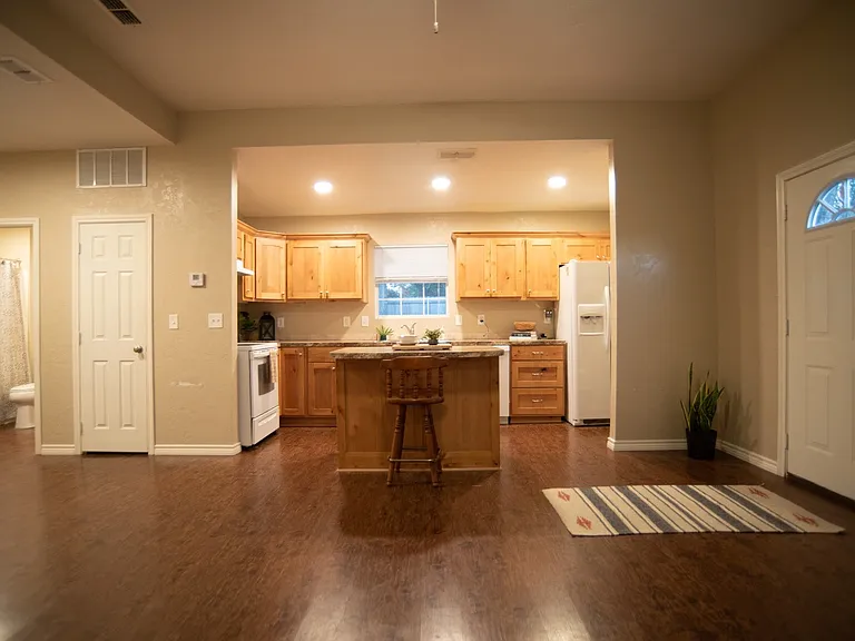 1118 E Goode St #B — Photo 4